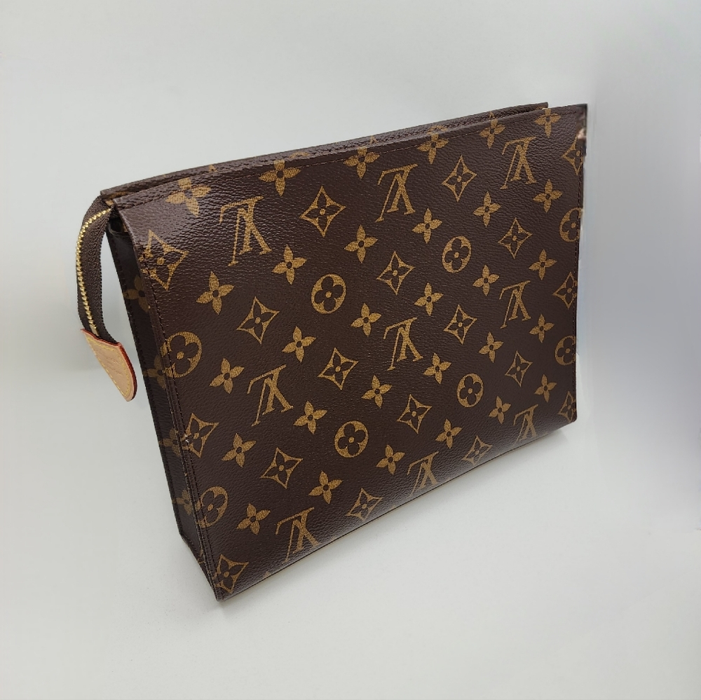 Authentic preloved louis vuitton toiletry 26